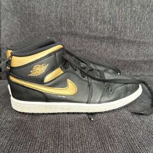 Nike boys Black and Gold High-Top Sneakers size 3